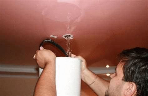 Альтернативные способы слить воду с натяжного потолка